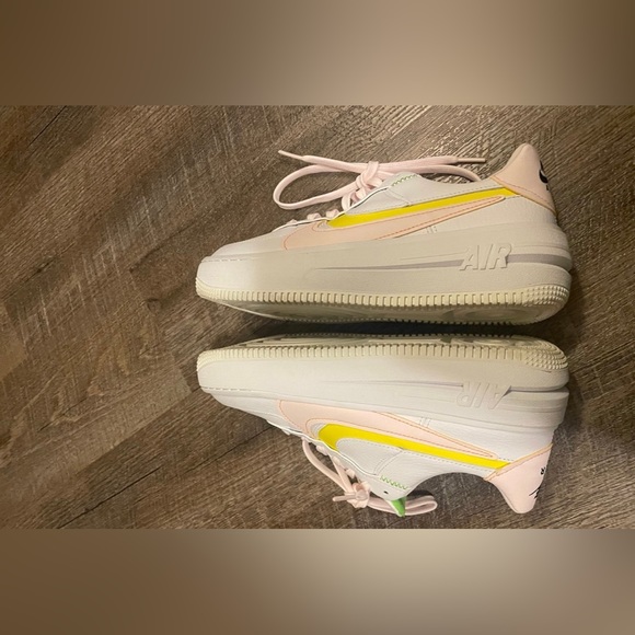 Nike Air Force 1 - Picture 3 of 7